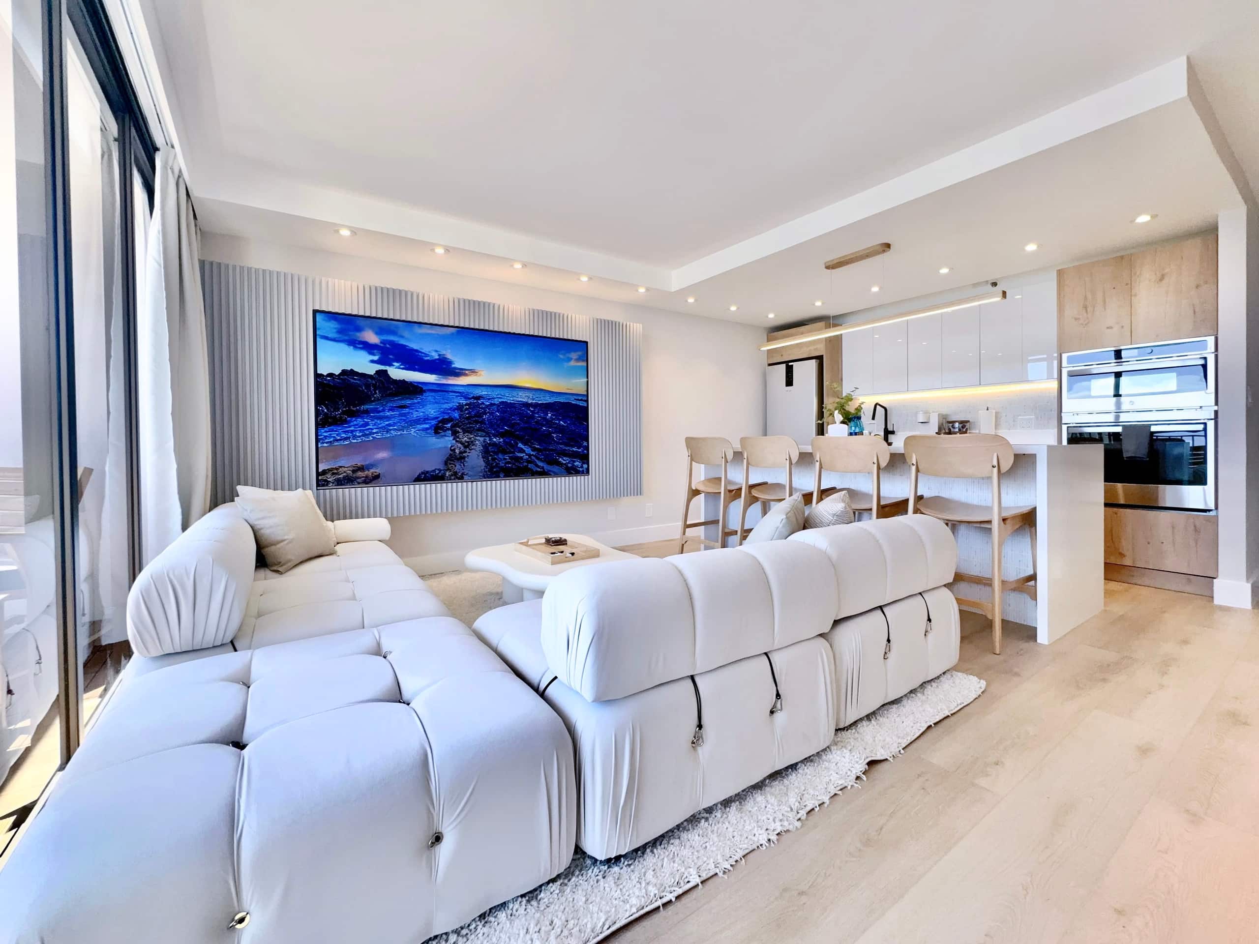 37F-Ultra Upscale Ocean View-Modern 1BR W/Parking! - Image 2