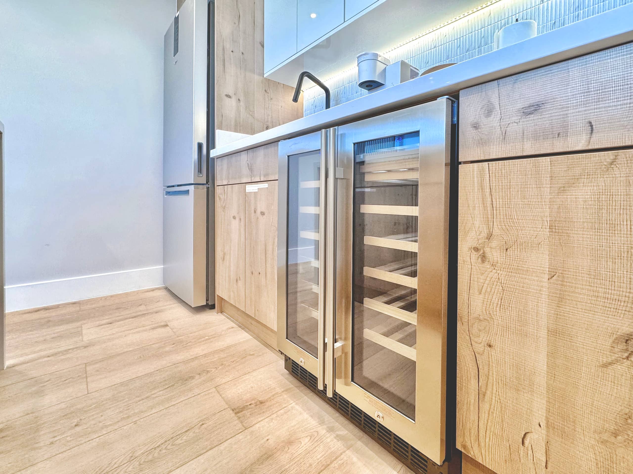 37F-Ultra Upscale Ocean View-Modern 1BR W/Parking! - Image 25