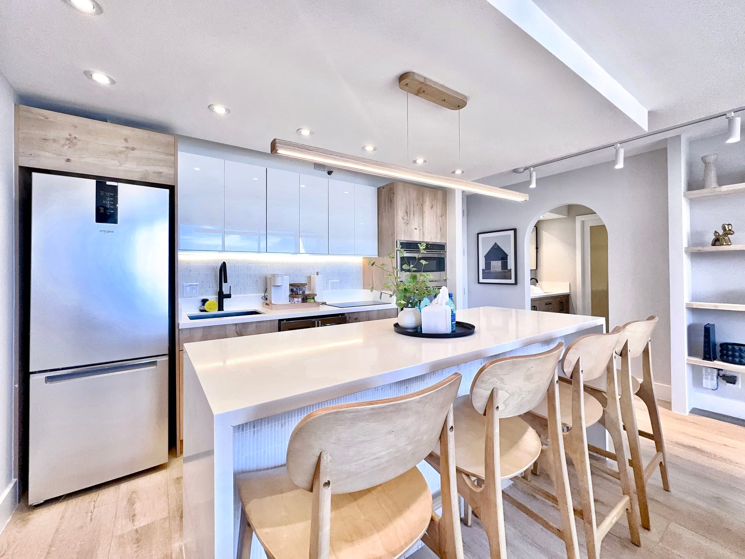 37F-Ultra Upscale Ocean View-Modern 1BR W/Parking! - Image 16