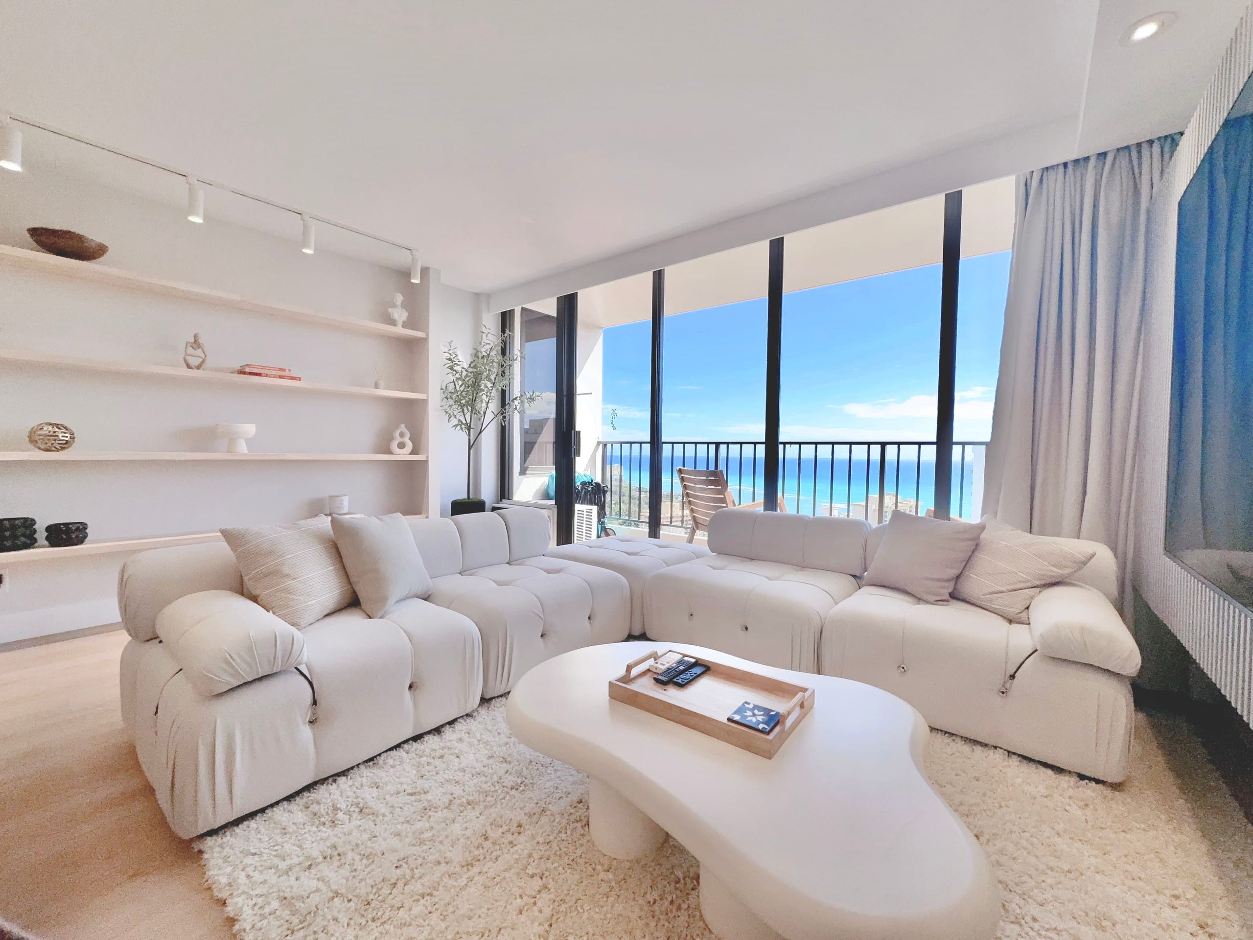 37F-Ultra Upscale Ocean View-Modern 1BR W/Parking! - Image 8