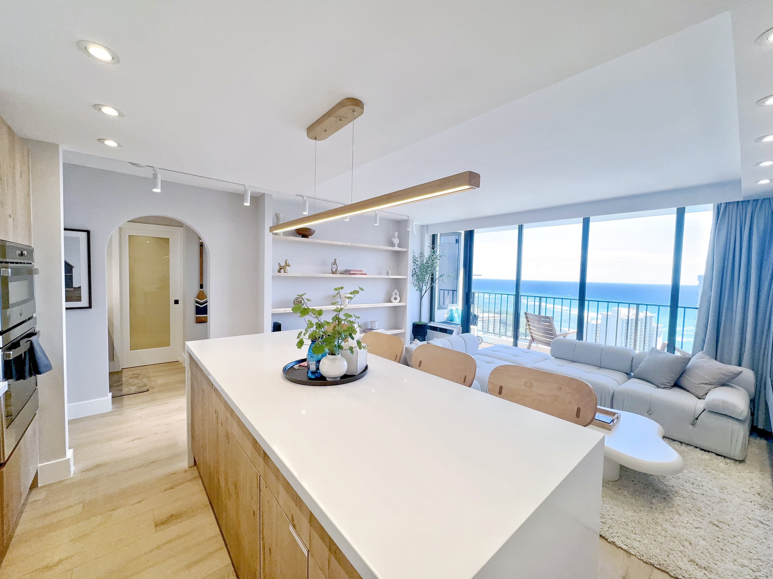 37F-Ultra Upscale Ocean View-Modern 1BR W/Parking! - Image 6