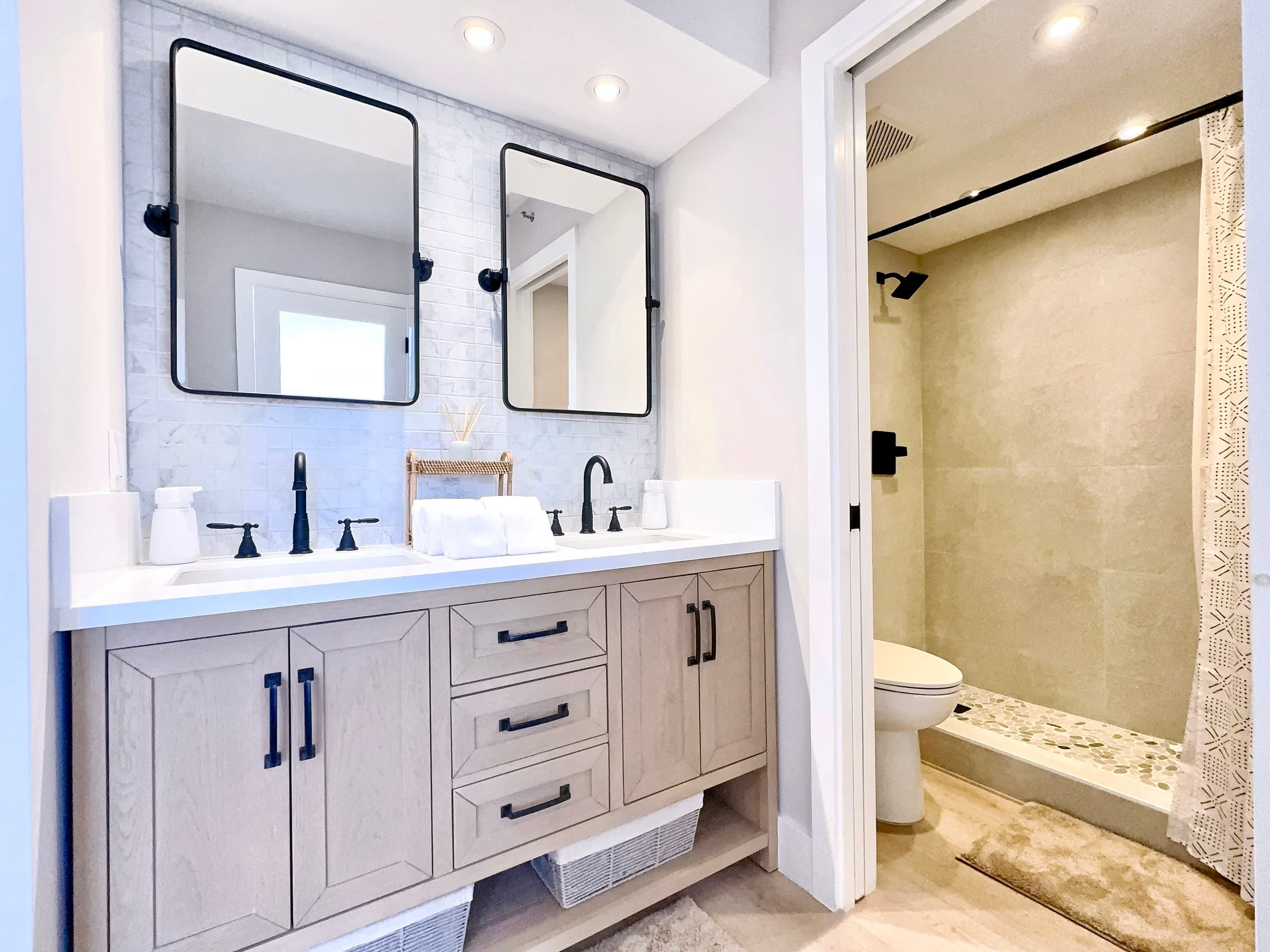 37F-Ultra Upscale Ocean View-Modern 1BR W/Parking! - Image 36
