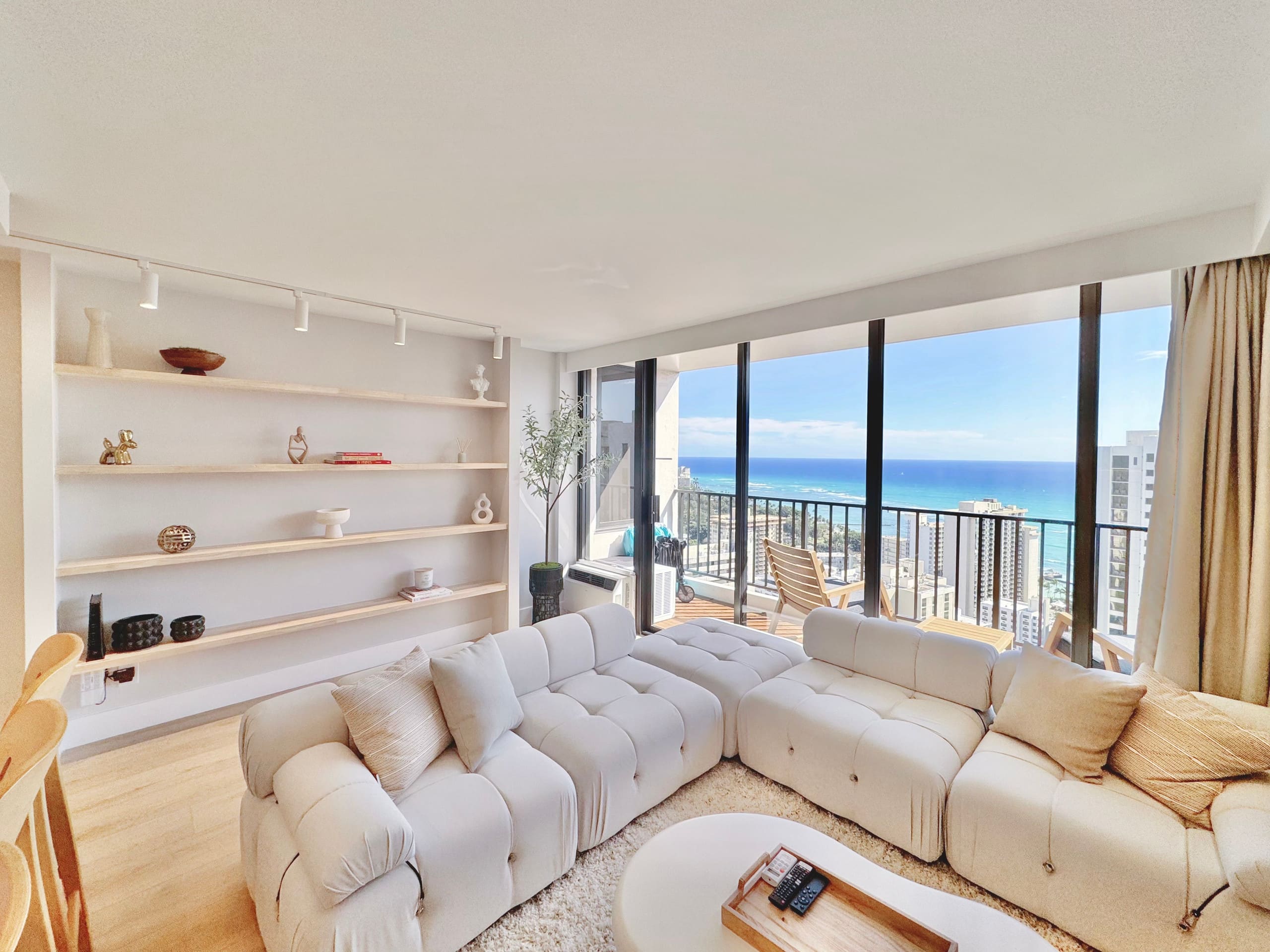 37F-Ultra Upscale Ocean View-Modern 1BR W/Parking! - Image 10