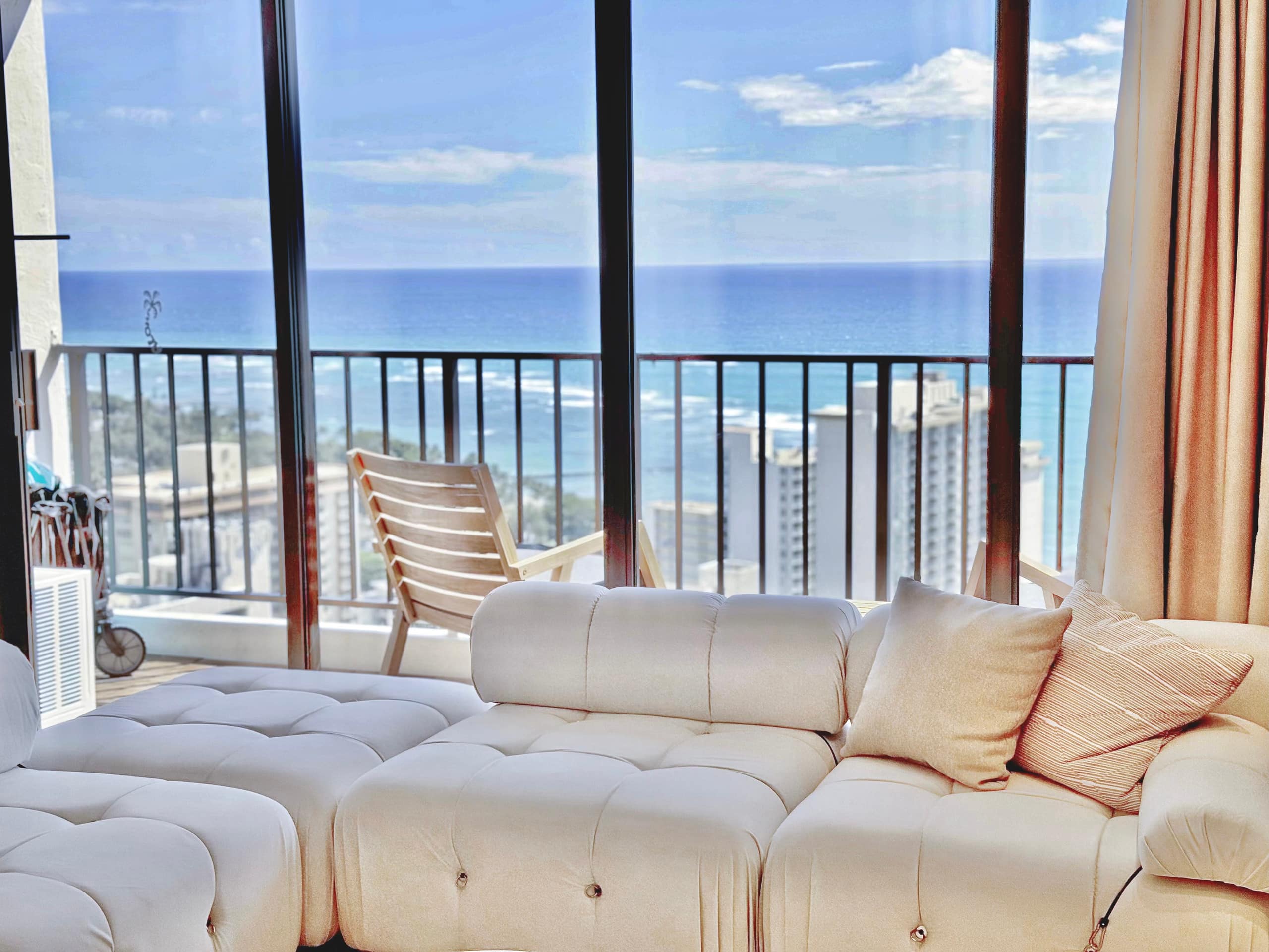 37F-Ultra Upscale Ocean View-Modern 1BR W/Parking! - Image 4