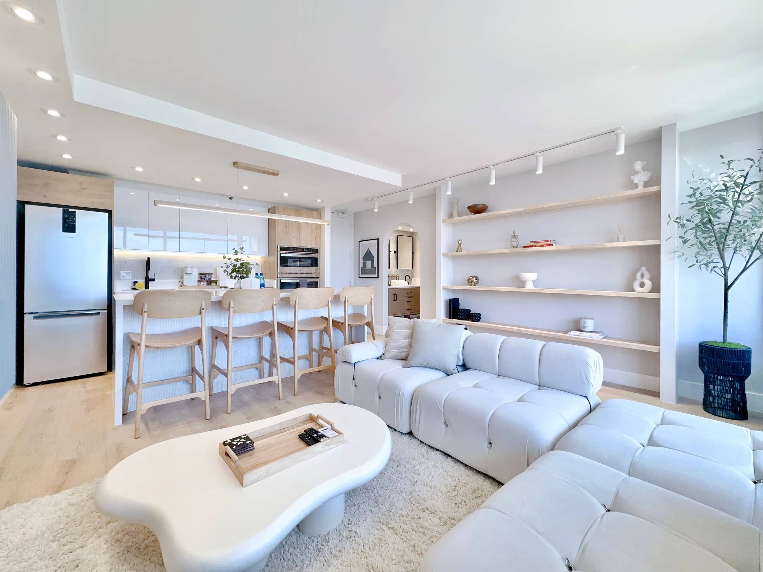 37F-Ultra Upscale Ocean View-Modern 1BR W/Parking! - Image 9