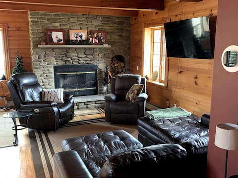 Popular Airbnb listing: Escape - Log Style Cozy Ski Chalet - Pets Welcome in Ellicottville