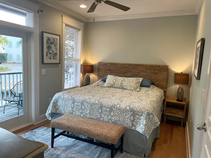 Პირველი სართულის საძინებელი. ახალი სტერნსი და ფოსტერის მატრასი.
Შემდეგ  ჯეკ ‑ ნი ‑ ჯილის სააბაზანო. Უკანა ტერასაზე წვდომა.