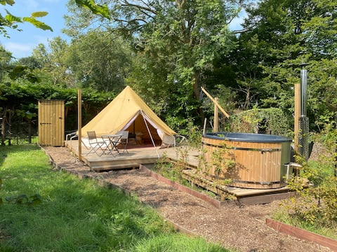 "Tepee" tent with Nordic bath and campfire