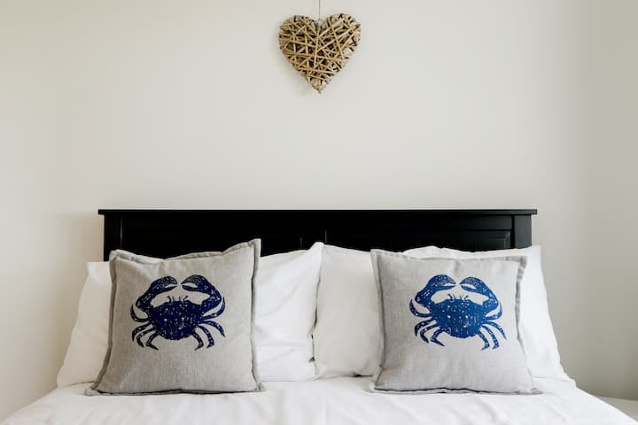 Dhomë gjumi dopio me pamje nga fusha