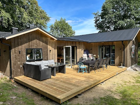 Newly built cottage with sea view