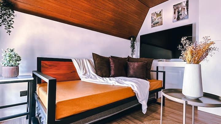 The Illustrado Villa Sevilla W/ Pool Near Tagaytay - Alfonso