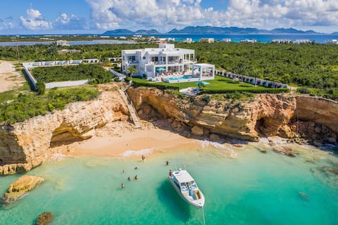 Luxe Villa w/ Beach + Pickle Ball