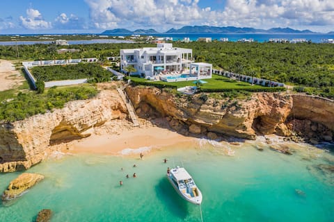 Luxe Villa w/ Beach + Pickle Ball