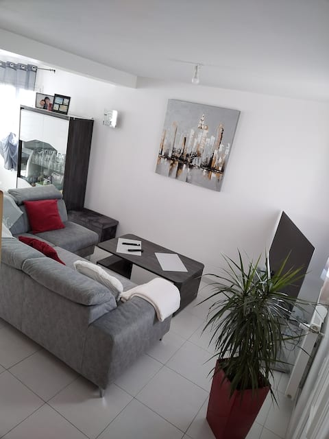 Loue maison de ville meublée