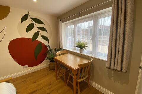 Top Airbnb: Modern self-contained double in beautiful Rowledge in East Hampshire
