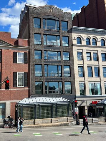 Luxury 3 bedroom 3 bathroom downtown loft gallery image 2