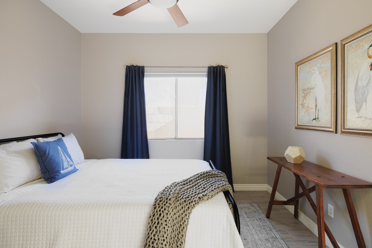 Удобно двойно легло с уютно спално бельо.