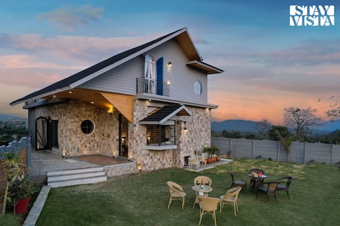 4BR Ivycrest Estate w/Pvt Pool & Comp Breakfast