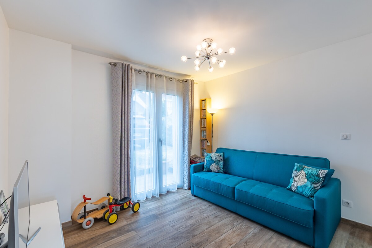 Habitación adicional con sofá cama doble muy cómoda y su propio baño