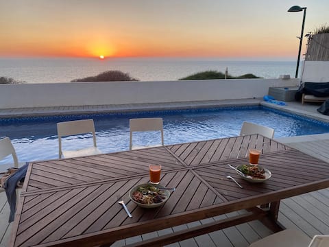 Sea Cliffs - Enchanting Sea Front Villa