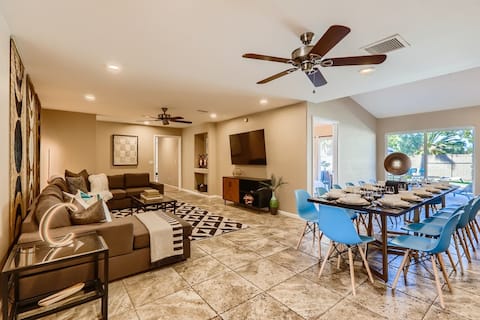 Top performing Airbnb: Theatre & Game Room, Heated Pool, Spa & 2 Kitchens in Paradise Valley