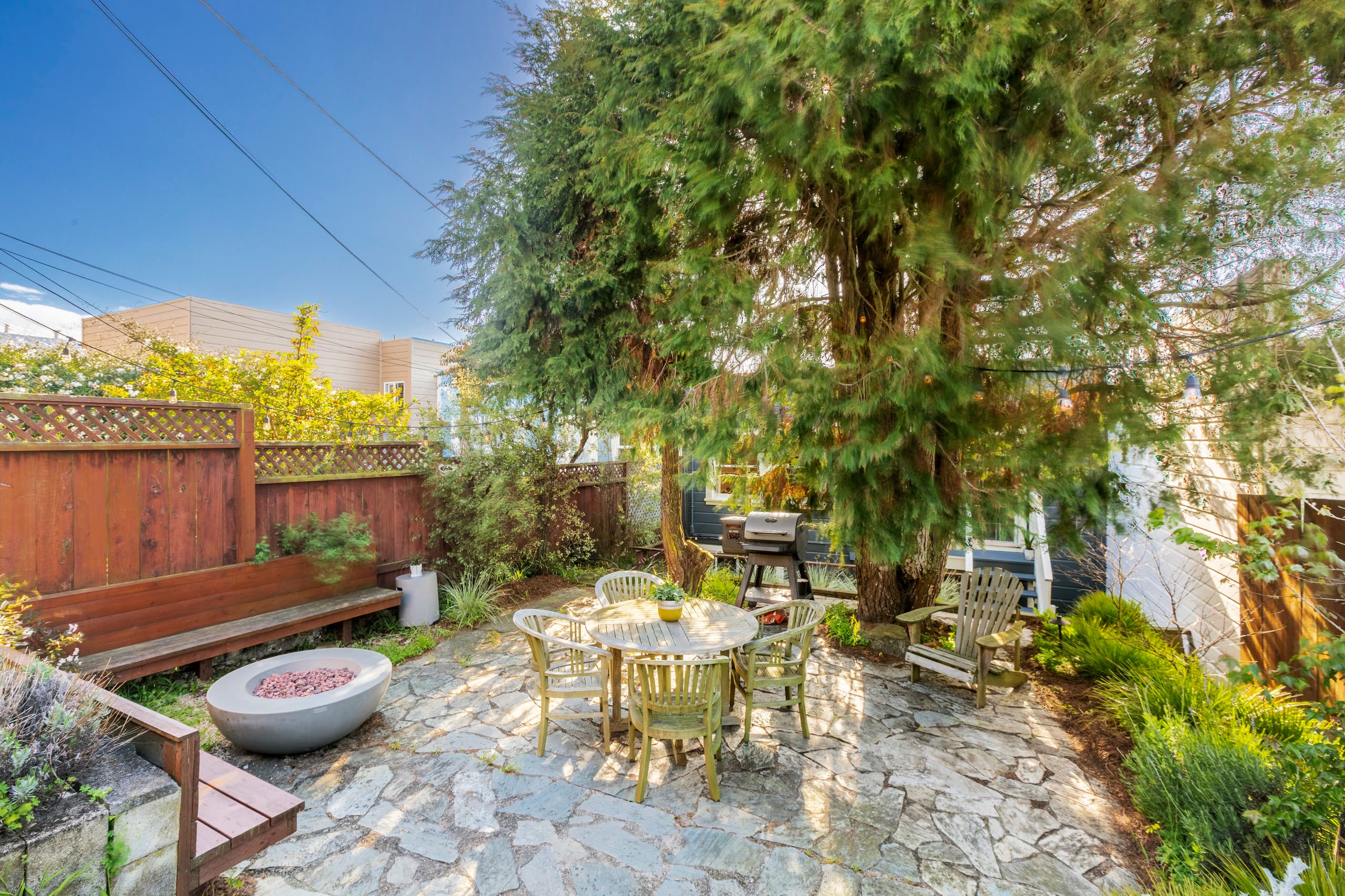 Home in San Francisco · ★5.0 · 2 bedrooms · 2 beds · 1.5 baths - Image 17