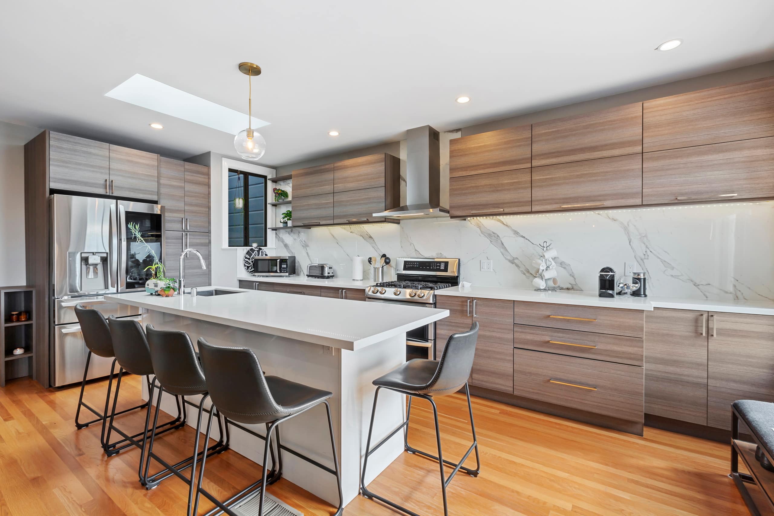 Home in San Francisco · ★5.0 · 2 bedrooms · 2 beds · 1.5 baths - Image 6