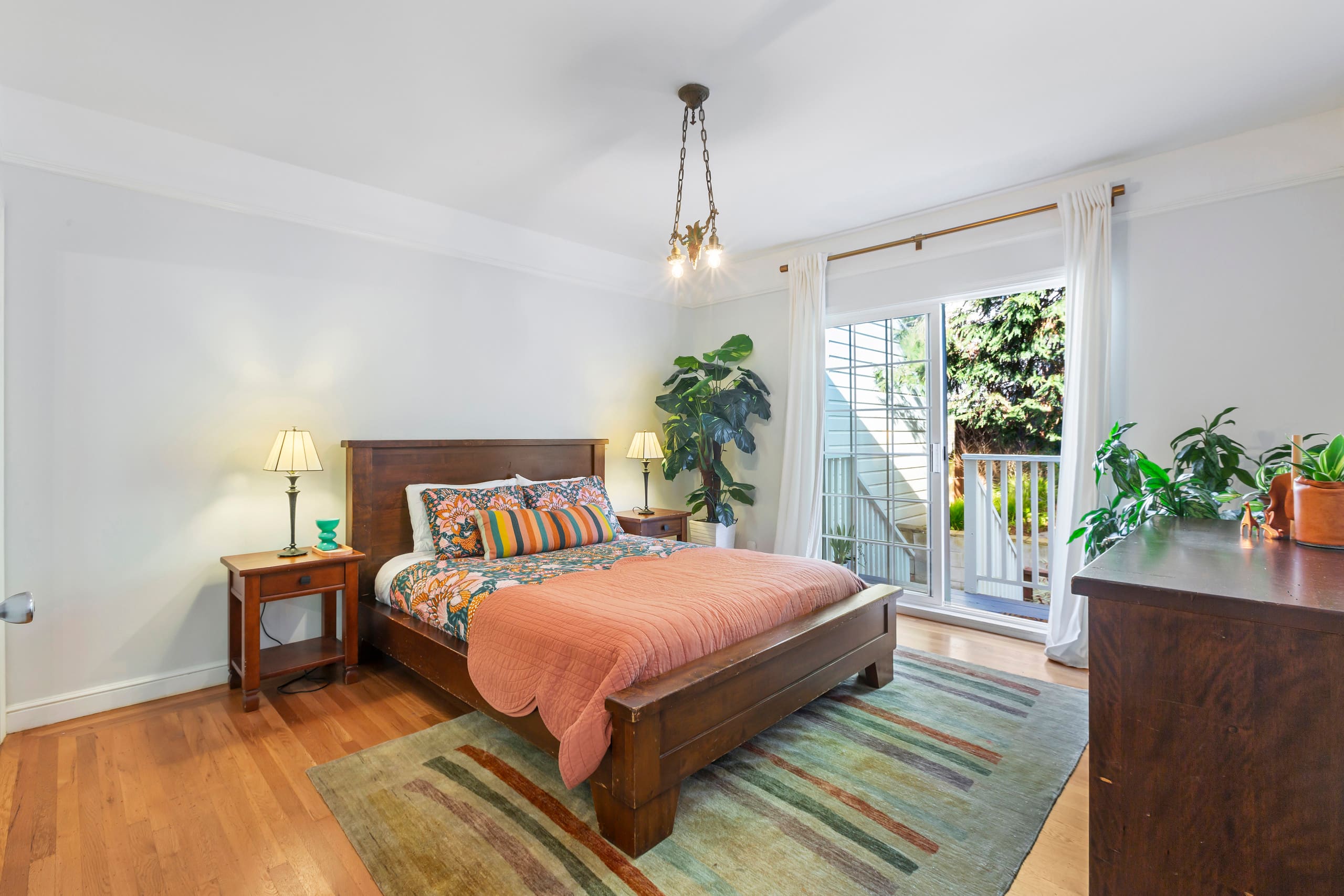 Home in San Francisco · ★5.0 · 2 bedrooms · 2 beds · 1.5 baths - Image 12