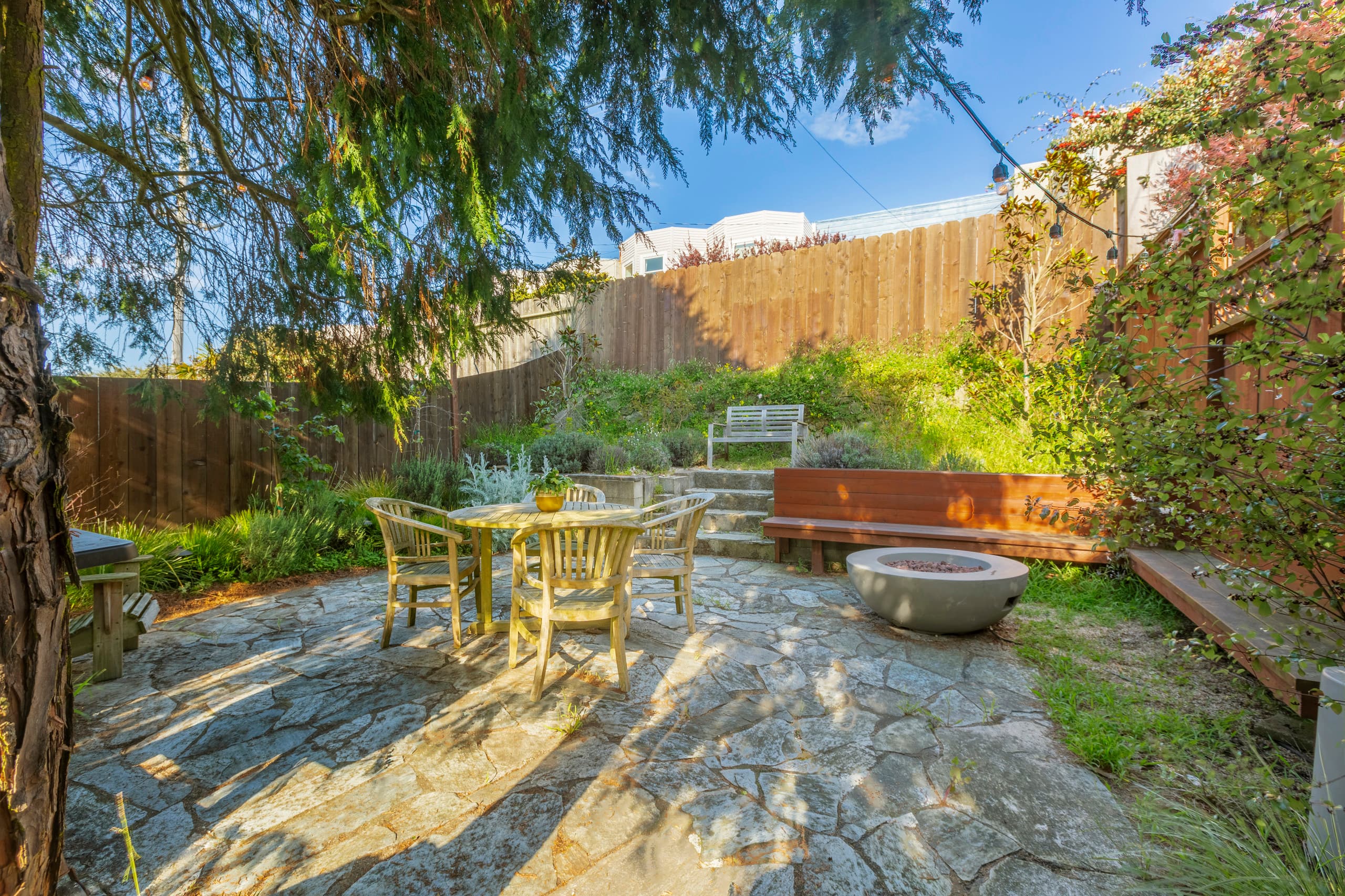 Home in San Francisco · ★5.0 · 2 bedrooms · 2 beds · 1.5 baths - Image 18