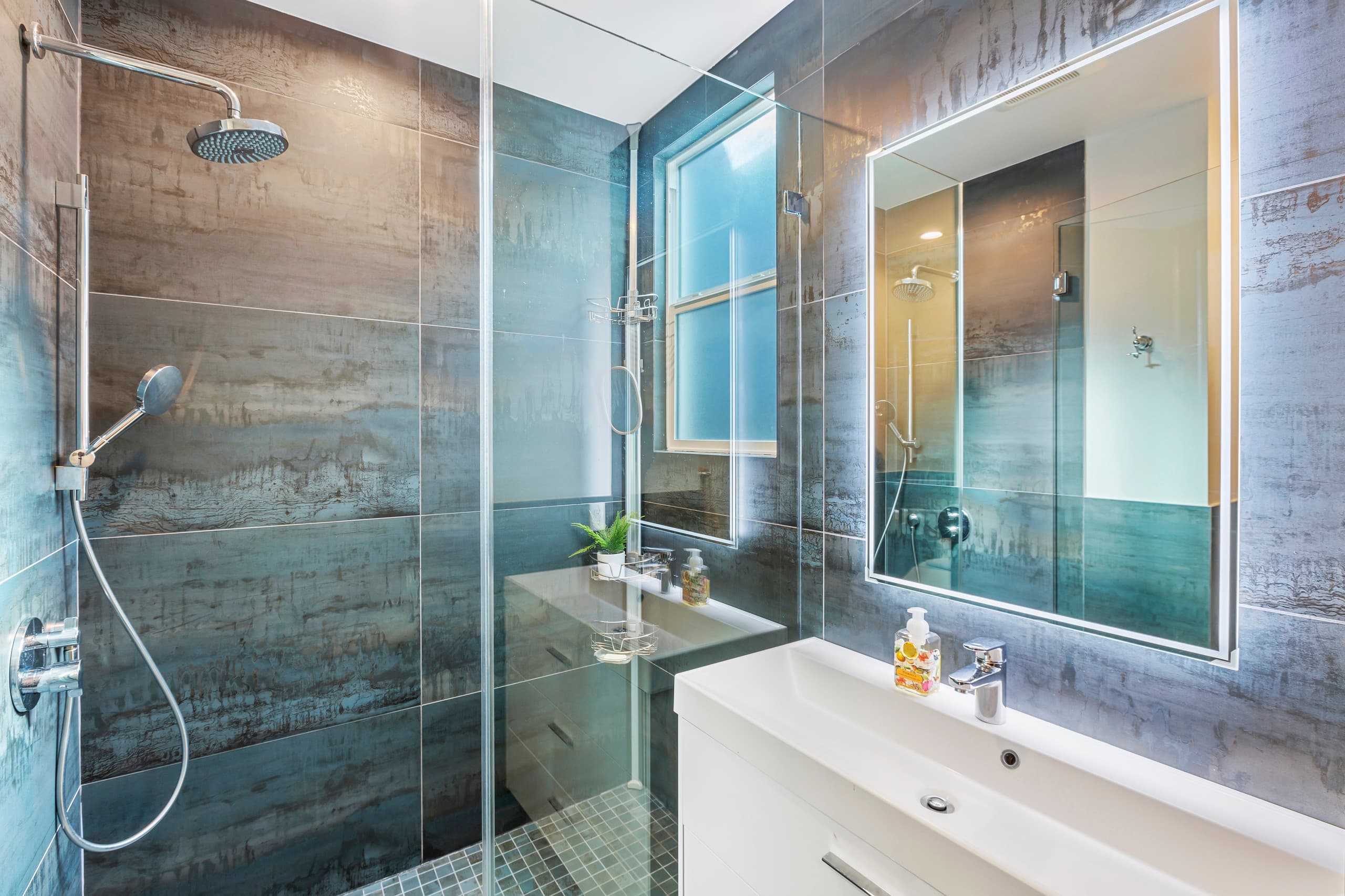 Home in San Francisco · ★5.0 · 2 bedrooms · 2 beds · 1.5 baths - Image 14
