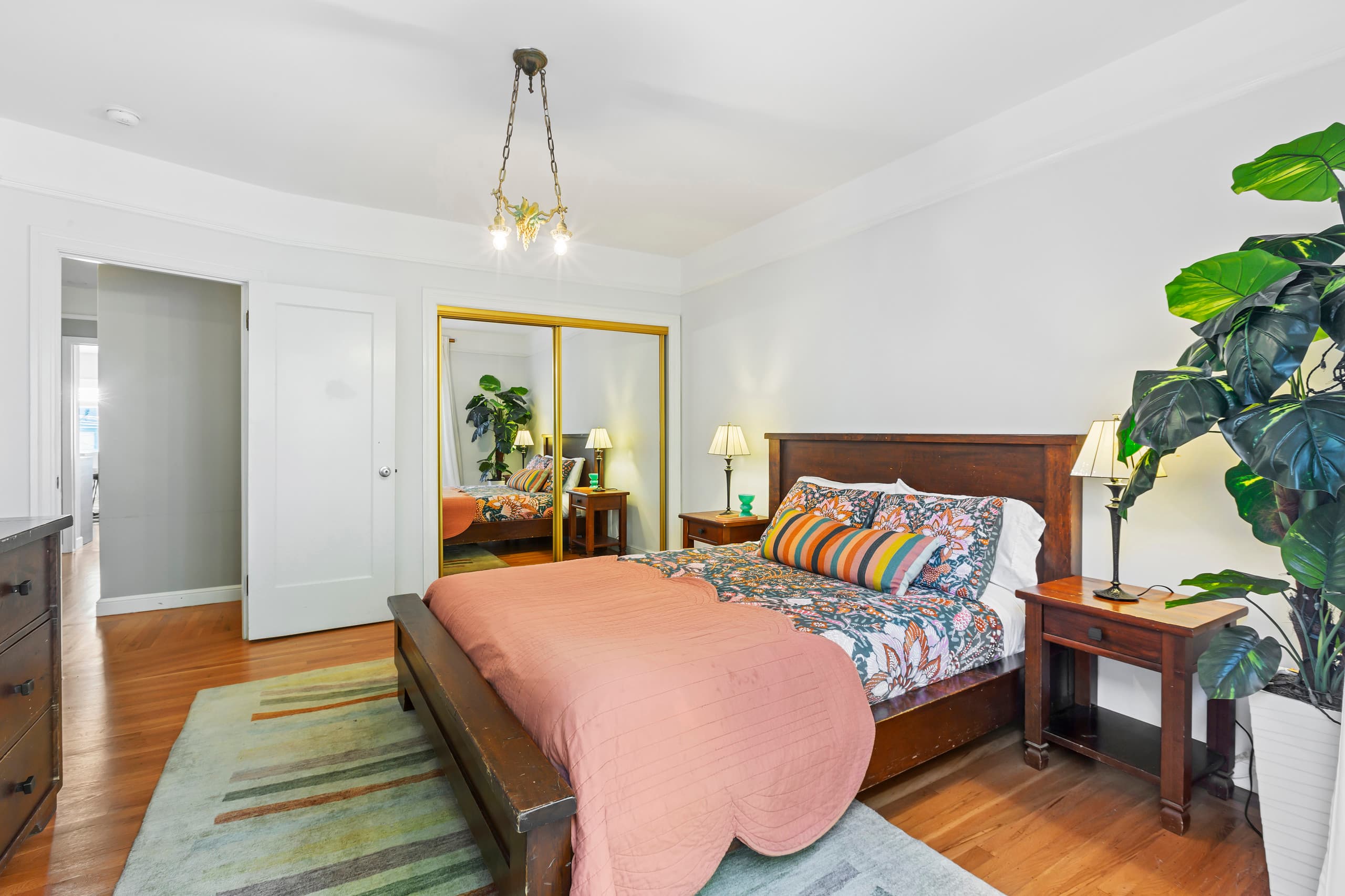 Home in San Francisco · ★5.0 · 2 bedrooms · 2 beds · 1.5 baths - Image 13