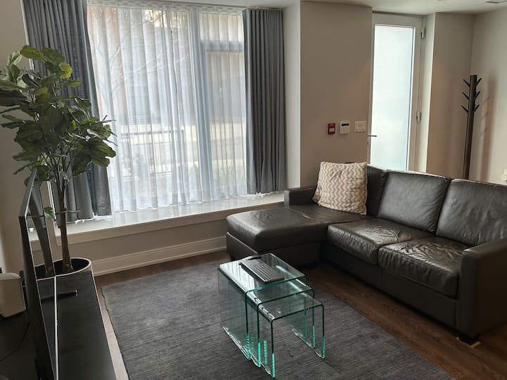 2-storey Townhome | Free Parking | 100% Walk Score - Toronto