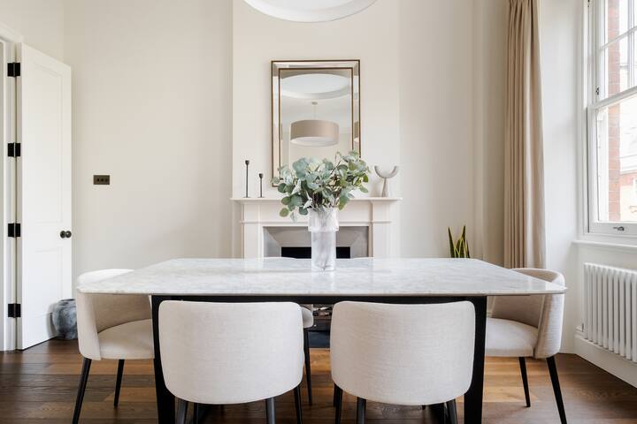 Stunning Single-level Knightsbridge Flat w/lift gallery image 3