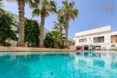 Stunning 4BR Villa with Private pool, parking &BBQ