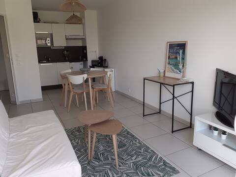 Top Airbnb: Dinard apartment with terrace à Ille Et Vilaine