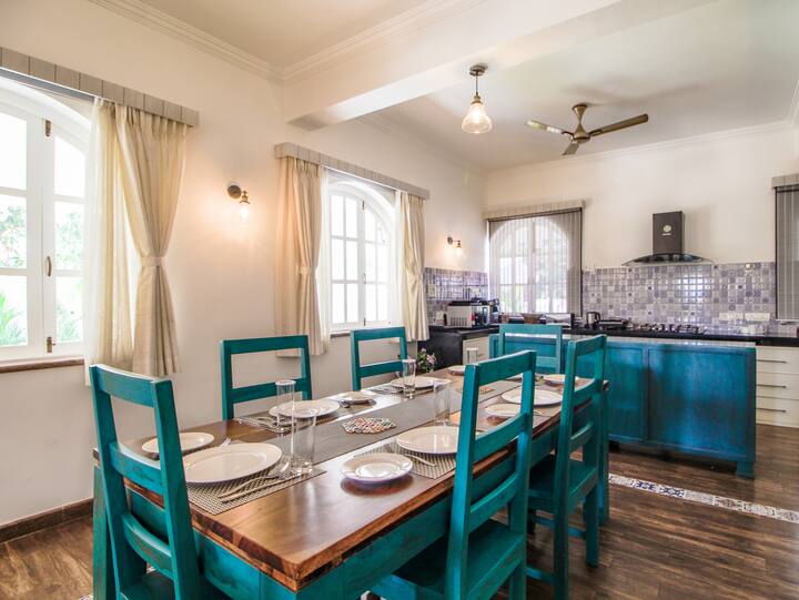 Dining area image 1