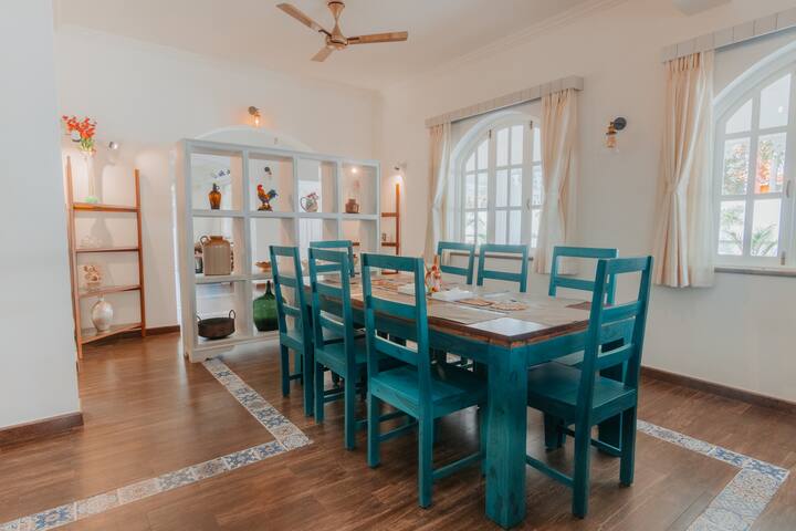 Dining area image 4