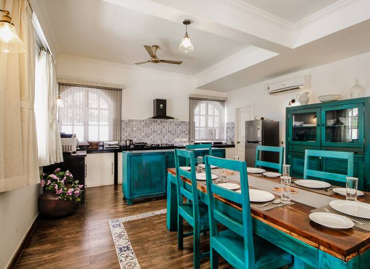 Dining area image 2