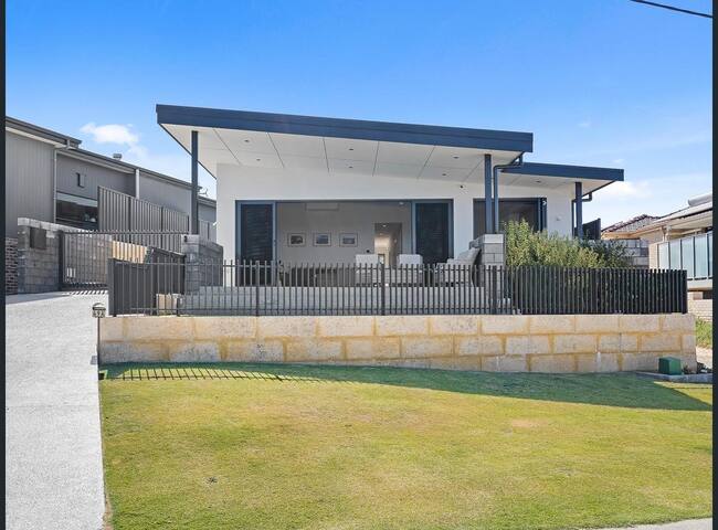 Halls Head Retreat gallery image 3