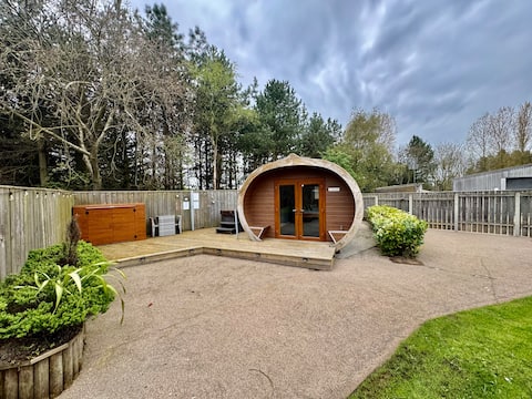 'Nectar' - Bumblebee Glamping Pod & Hot Tub