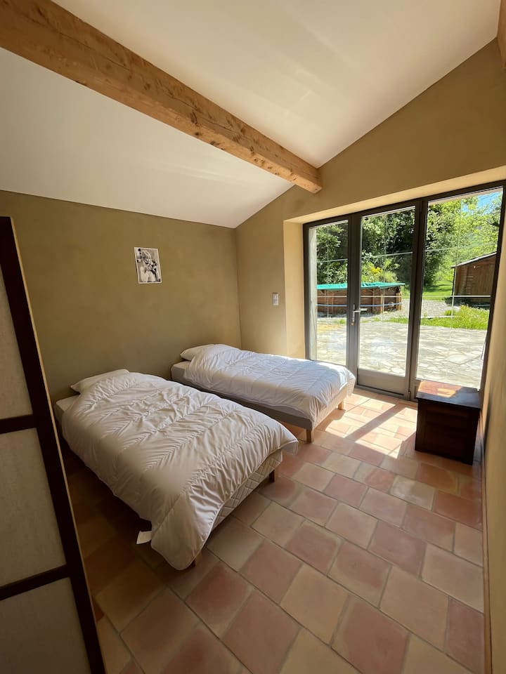 หอพัก 5 เตียงเดี่ยว