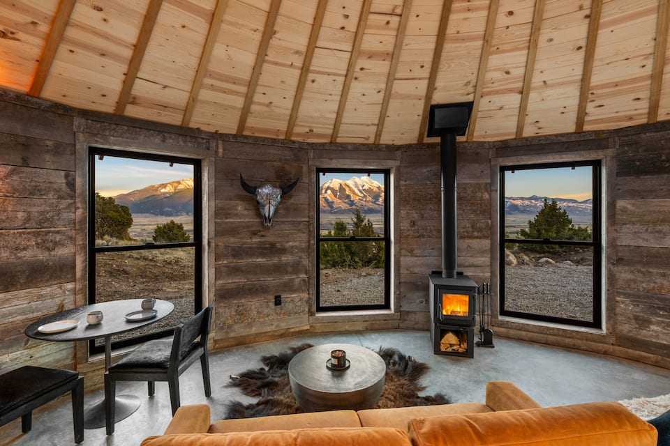 A barn-wood yurt in Paradise Valley, Emigrant, Montana, USA, photo 4 of 10