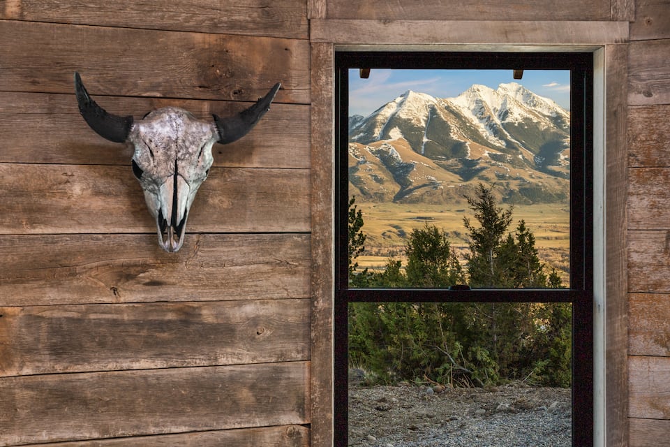 A barn-wood yurt in Paradise Valley, Emigrant, Montana, USA, photo 10 of 10