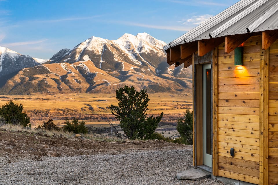 A barn-wood yurt in Paradise Valley, Emigrant, Montana, USA, photo 3 of 10
