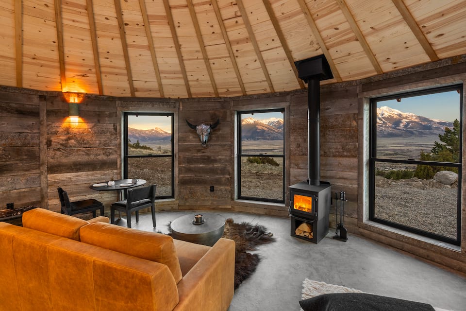 A barn-wood yurt in Paradise Valley, Emigrant, Montana, USA, photo 6 of 10