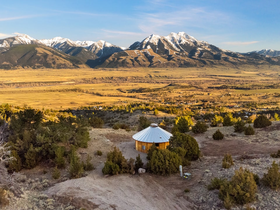 A barn-wood yurt in Paradise Valley, Emigrant, Montana, USA, photo 5 of 10