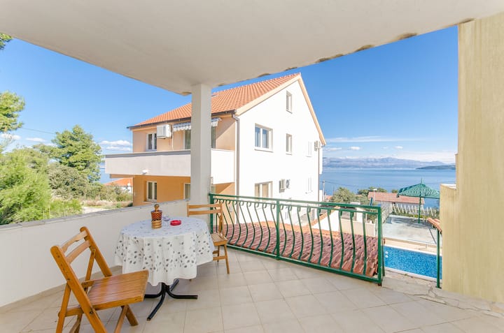 Apartments Laguna (5,8)-(2+0) St. App-šolta Island - Milna