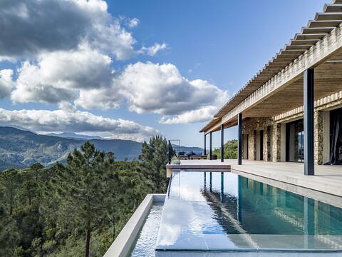 Maison-Nature d'architecte entre mer et montagne