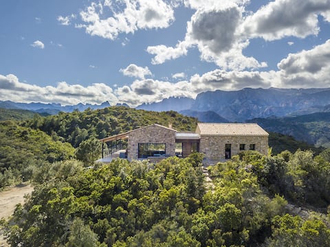 Villa with exceptional views between Bavella and the sea