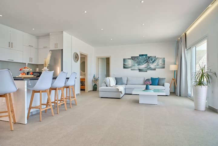 Lefkimmiatis Villa Marialena Interior